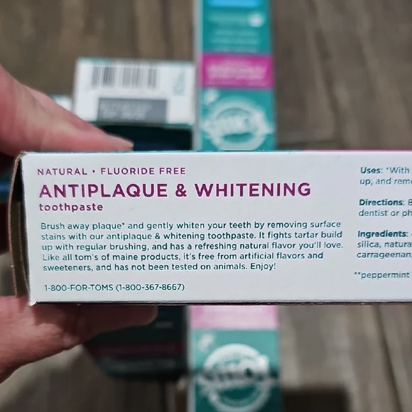 Toms Antiplaque & Whitening Toothpaste - Green - Picture 6 of 7